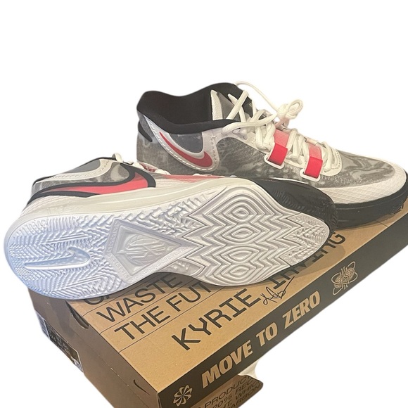 Authentic Nike Kyrie size 11 men’s shoes NIB Retail$189
NEW - Picture 5 of 9